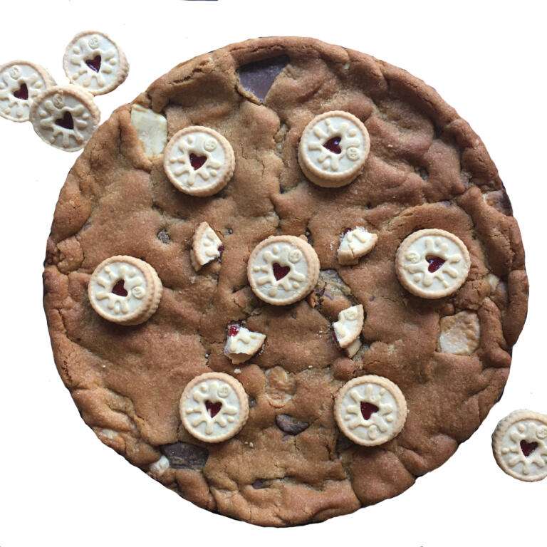 Jammy Dodgers - XL 10 Inch Fully Loaded Giant Cookie Pie 27 Jammy Dodgers fully loaded giant cookie